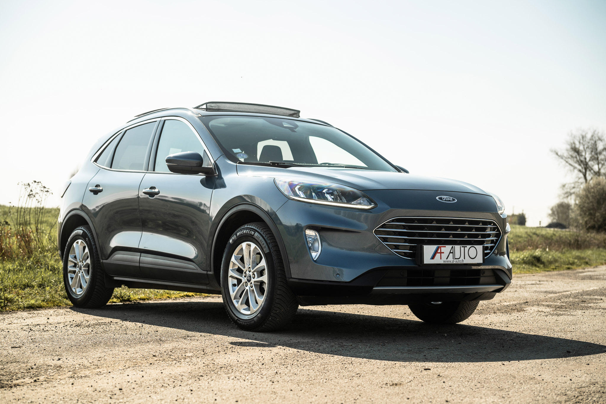 FORD KUGA 2.5 HYBRID FLEXIFUEL Titanium