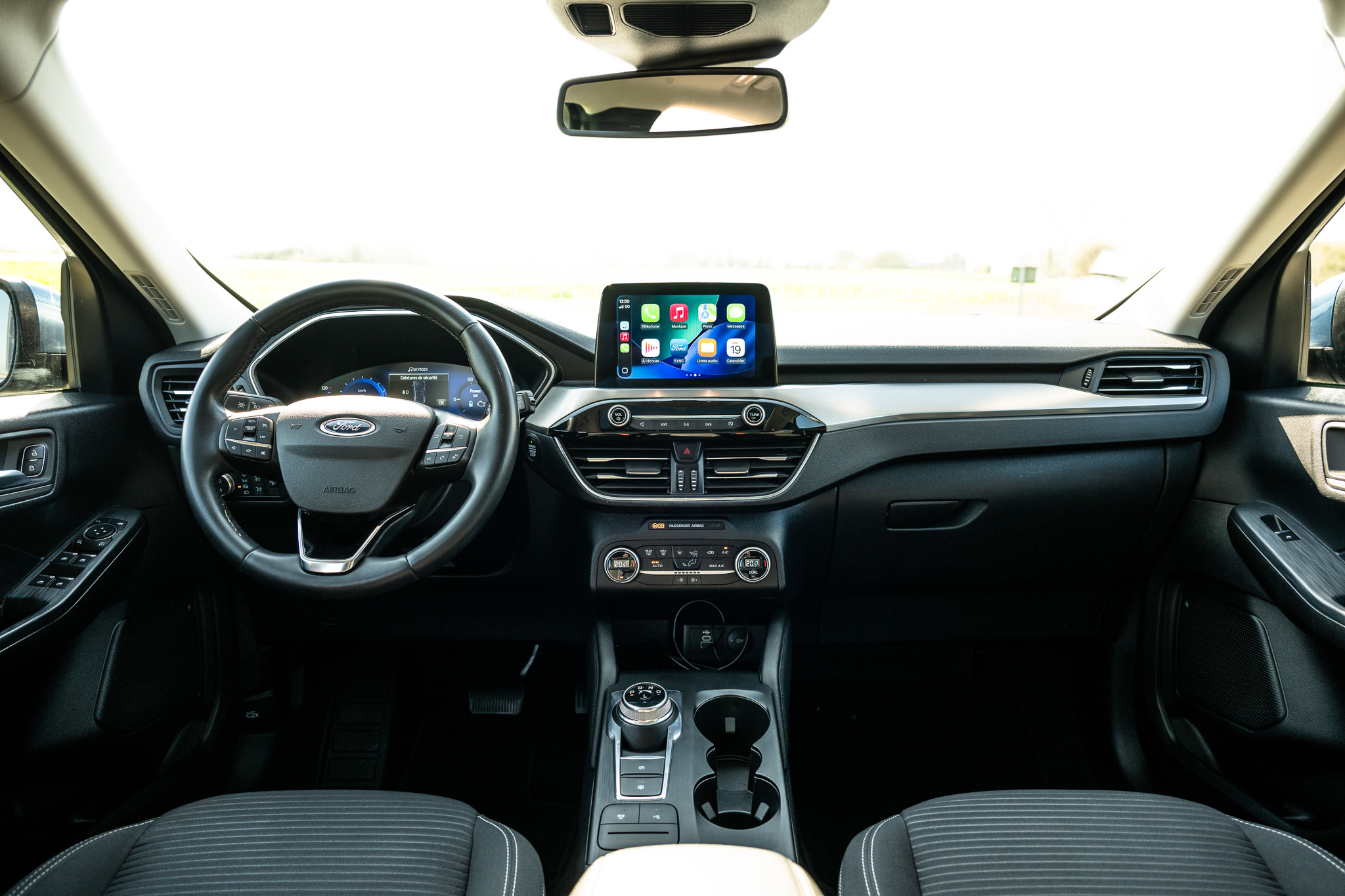 FORD KUGA 2.5 HYBRID FLEXIFUEL Titanium