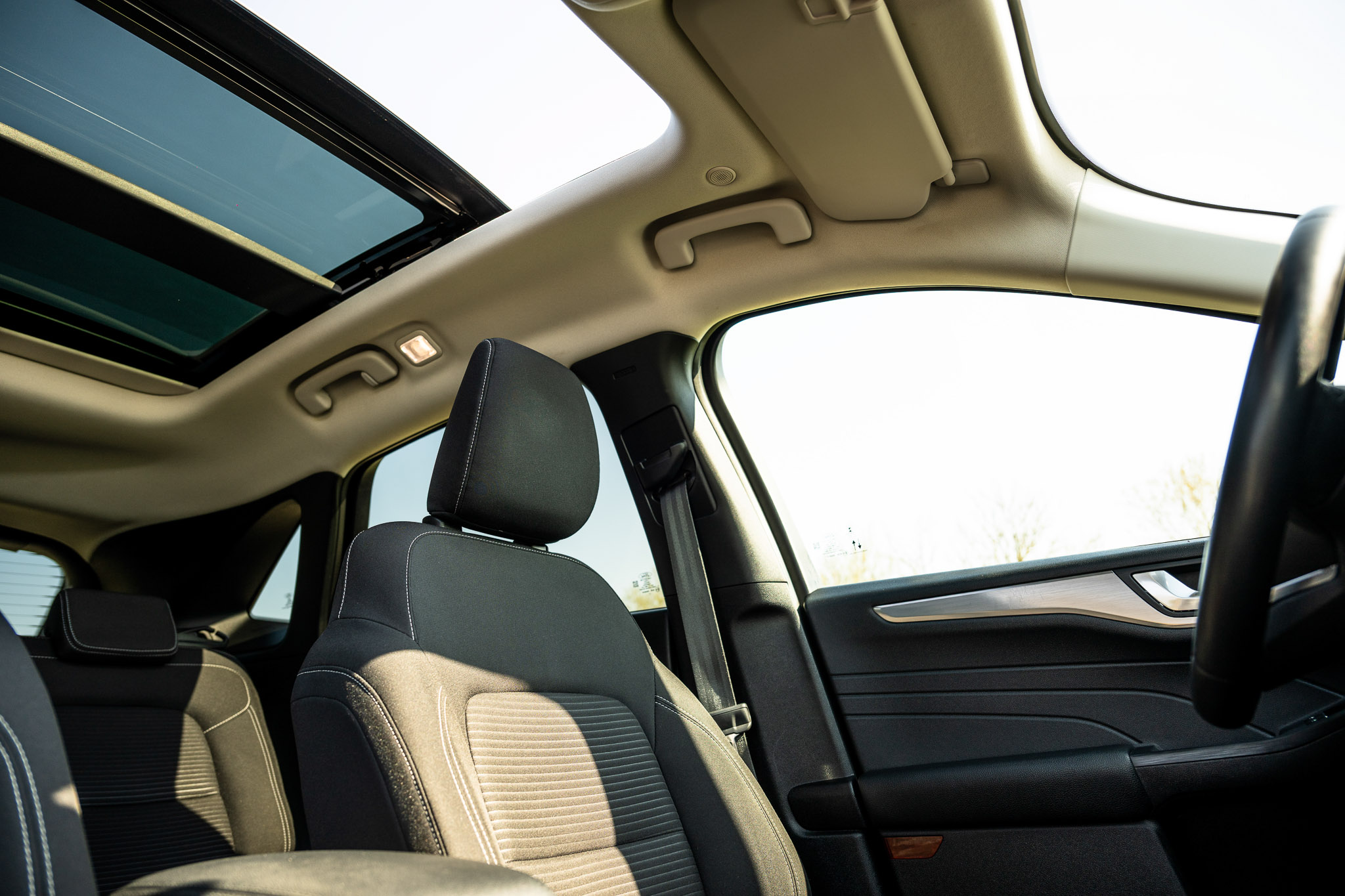 FORD KUGA 2.5 HYBRID FLEXIFUEL Titanium