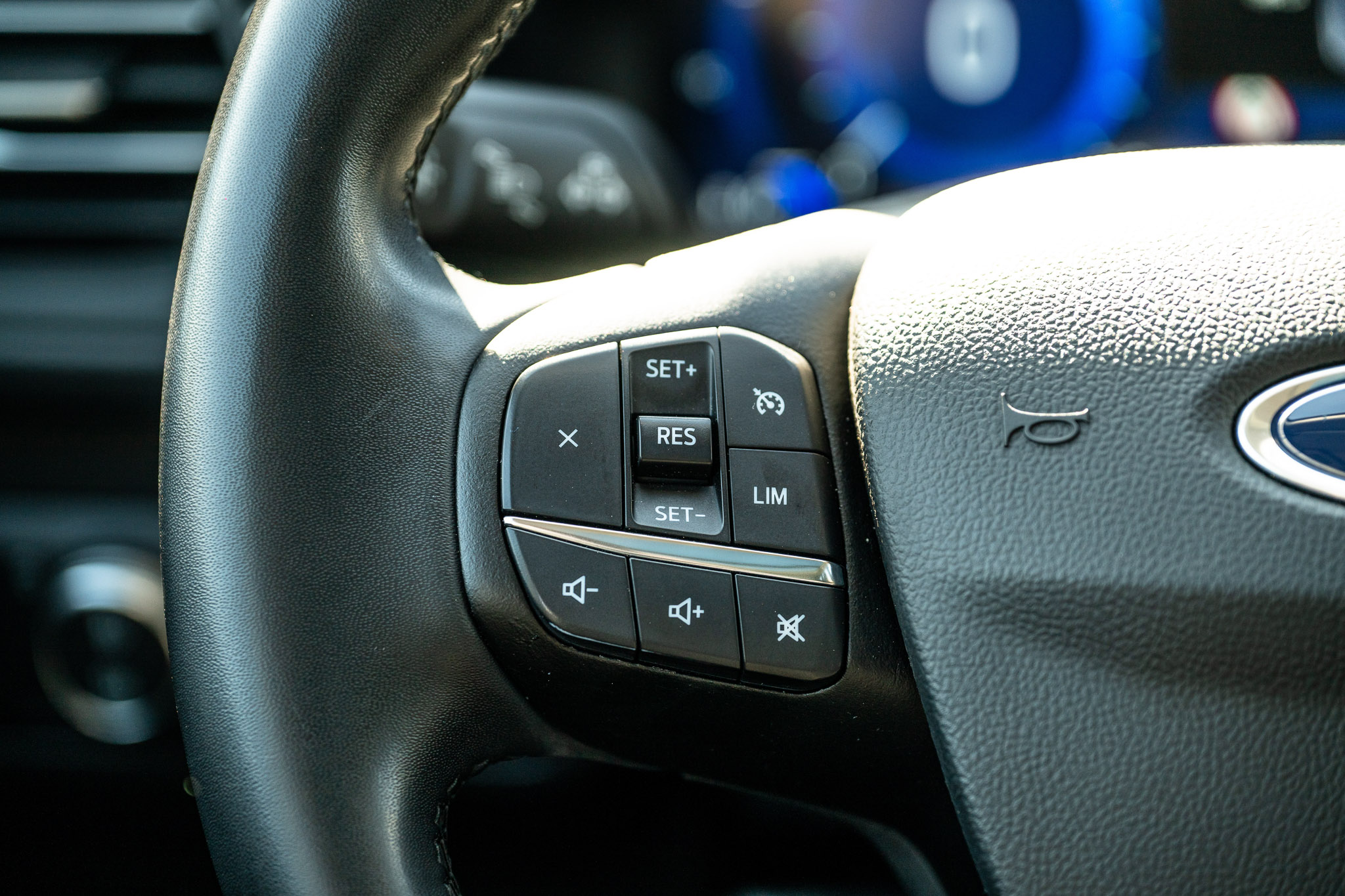 FORD KUGA 2.5 HYBRID FLEXIFUEL Titanium