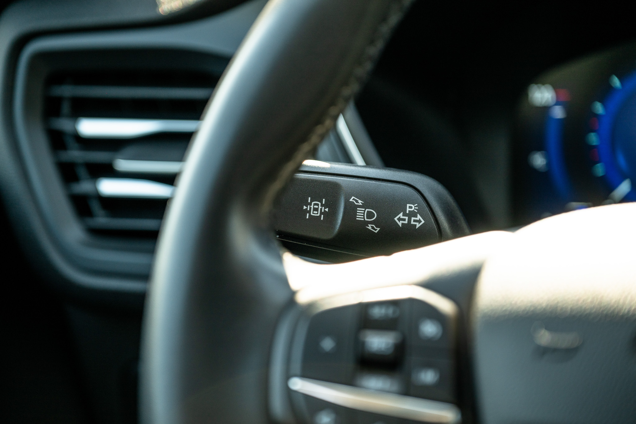 FORD KUGA 2.5 HYBRID FLEXIFUEL Titanium