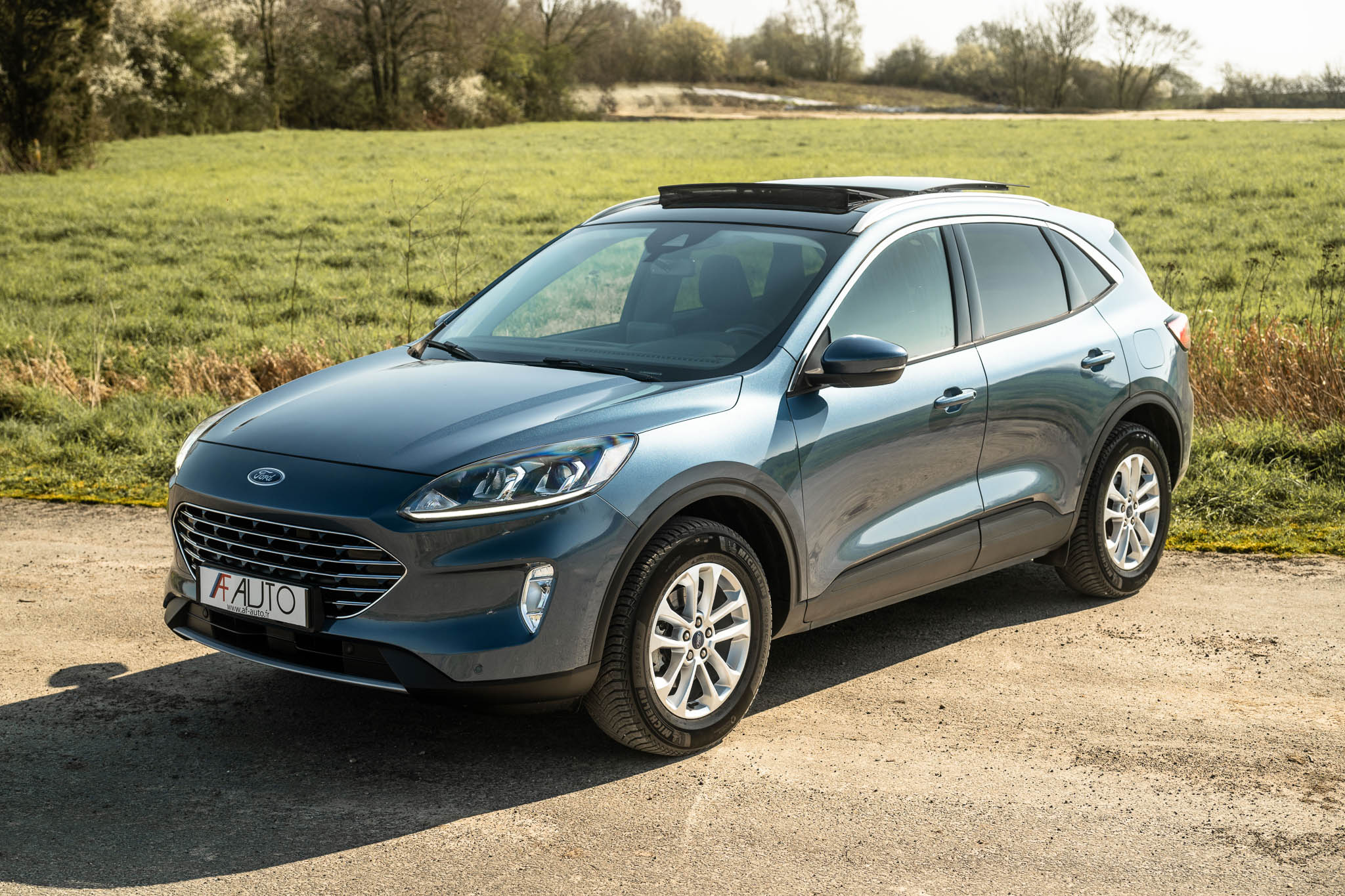 FORD KUGA 2.5 HYBRID FLEXIFUEL Titanium