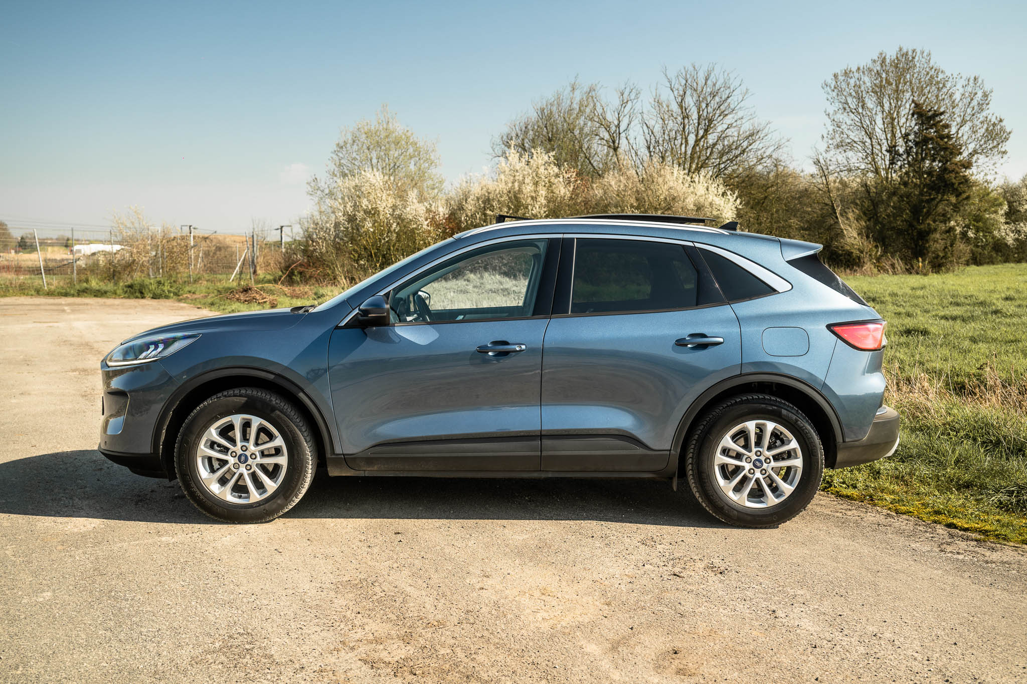 FORD KUGA 2.5 HYBRID FLEXIFUEL Titanium