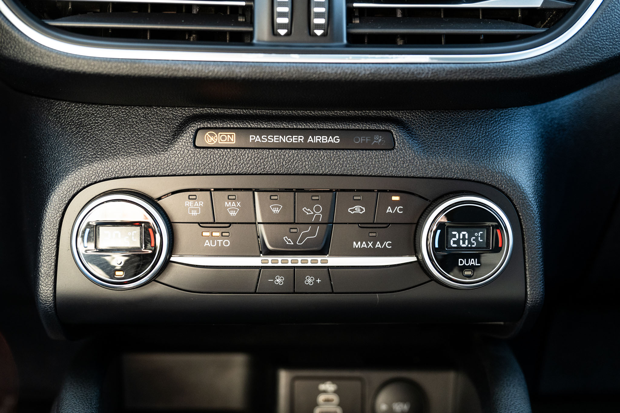 FORD KUGA 2.5 HYBRID FLEXIFUEL Titanium