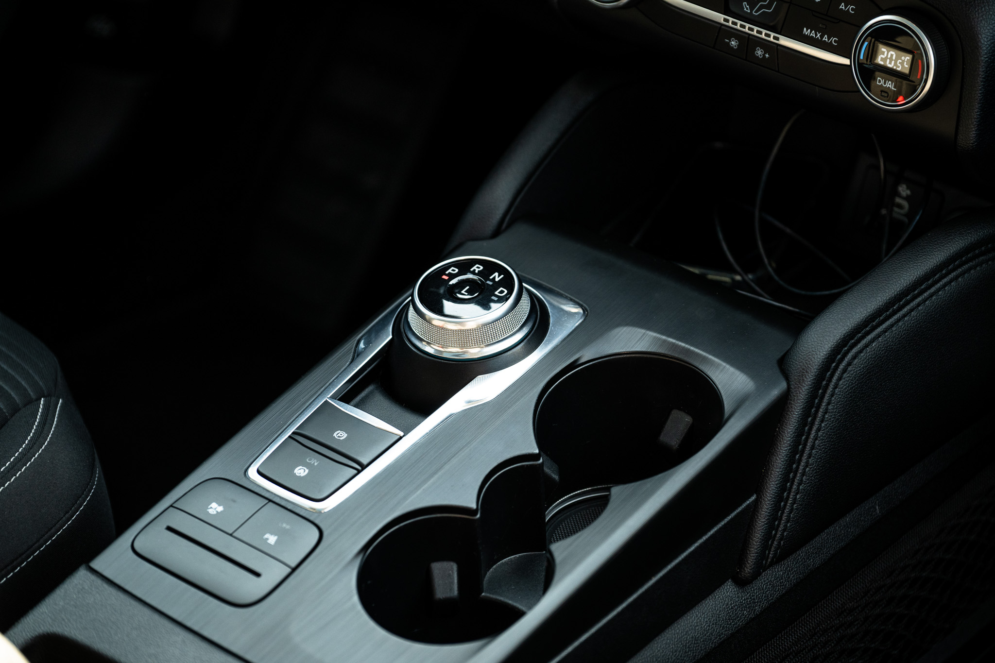 FORD KUGA 2.5 HYBRID FLEXIFUEL Titanium