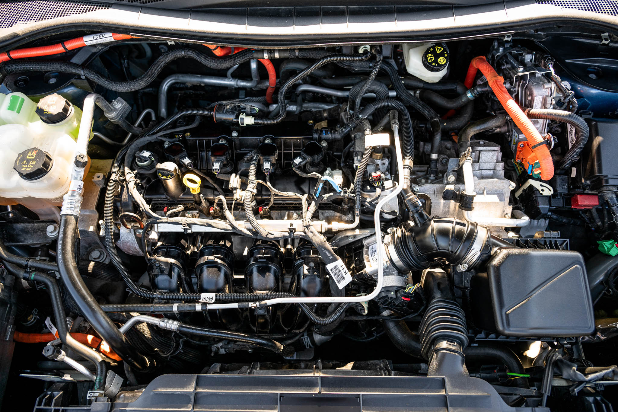 FORD KUGA 2.5 HYBRID FLEXIFUEL Titanium