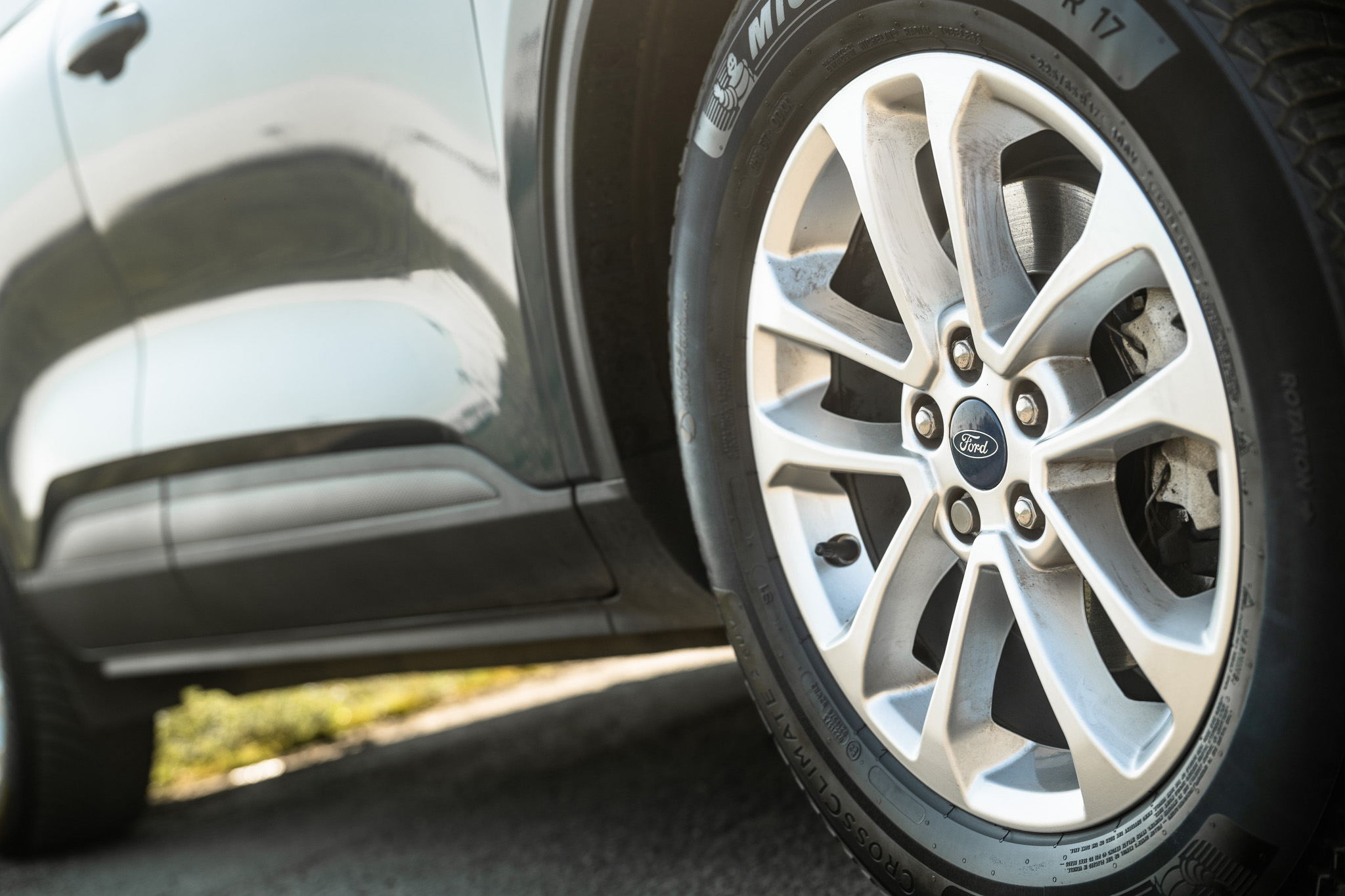 FORD KUGA 2.5 HYBRID FLEXIFUEL Titanium