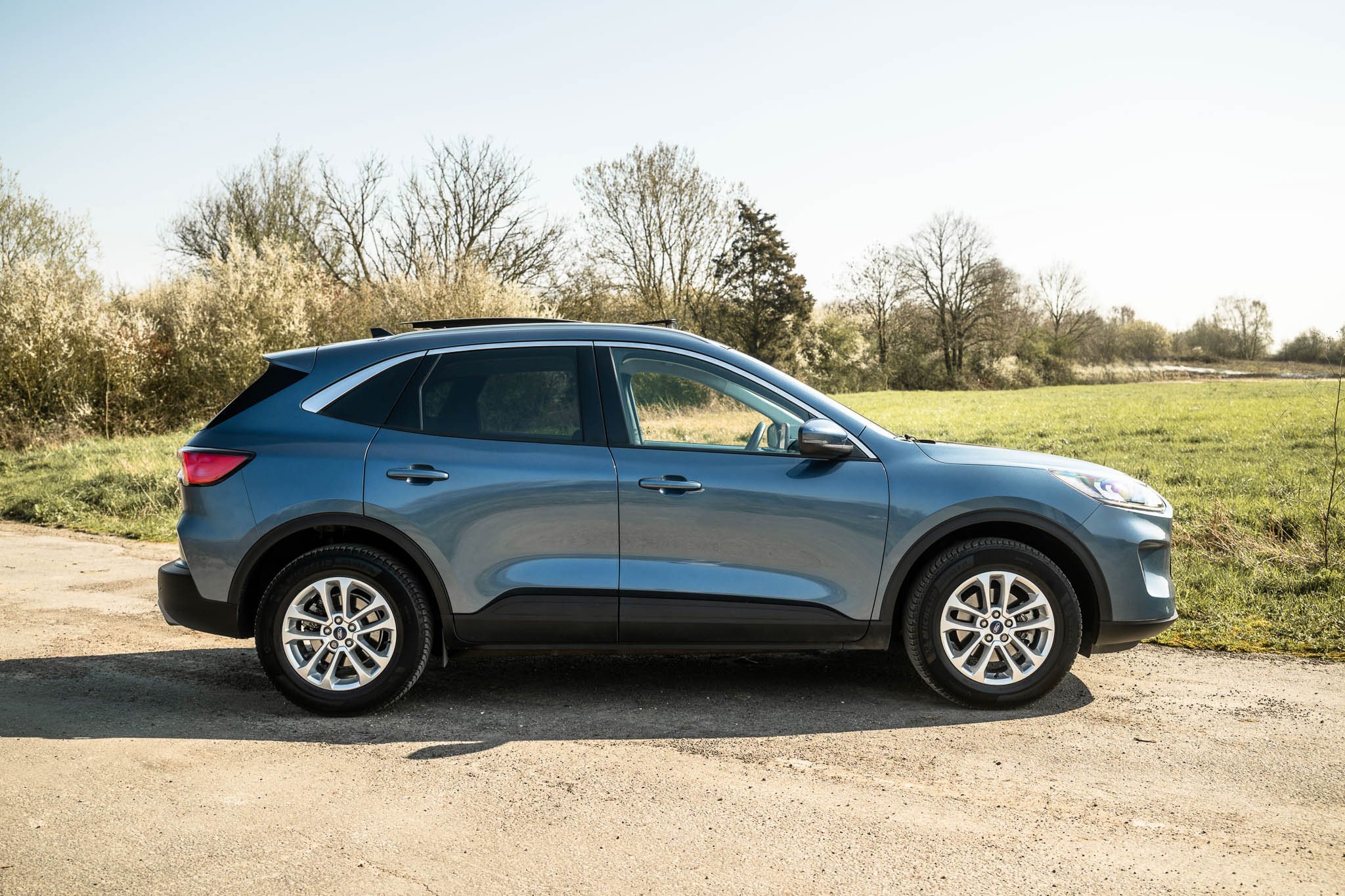 FORD KUGA 2.5 HYBRID FLEXIFUEL Titanium