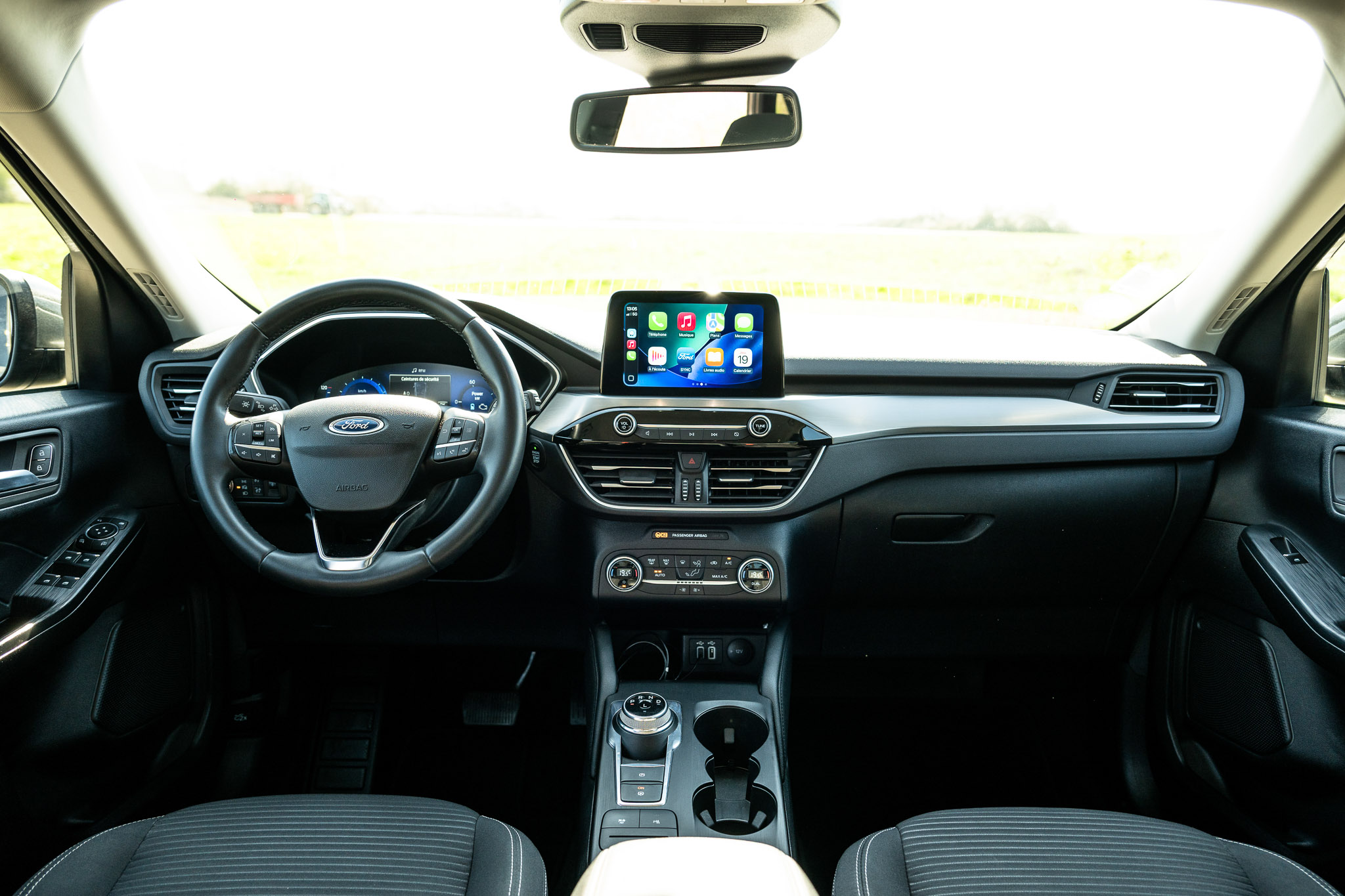 FORD KUGA 2.5 HYBRID FLEXIFUEL Titanium