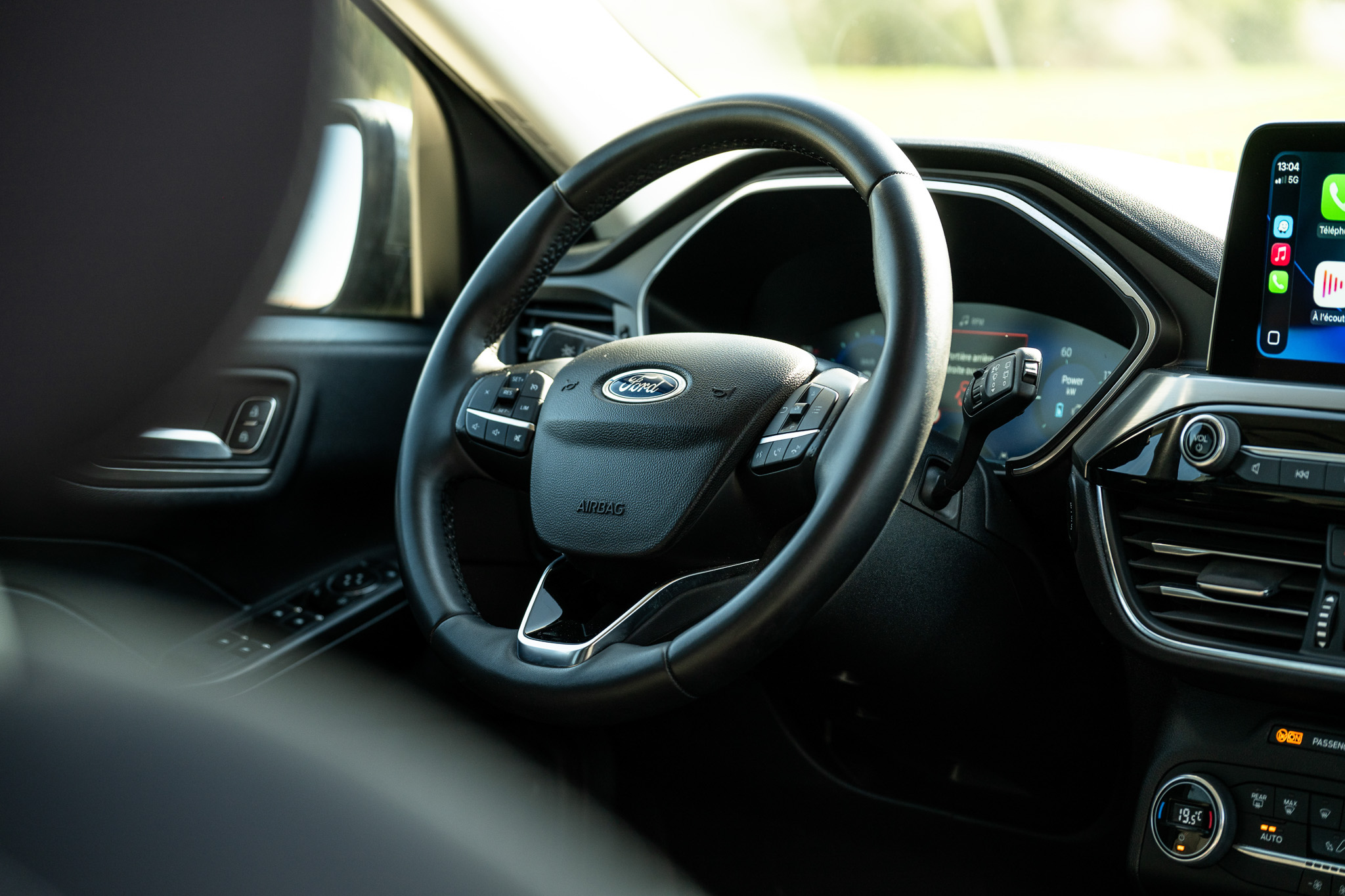 FORD KUGA 2.5 HYBRID FLEXIFUEL Titanium