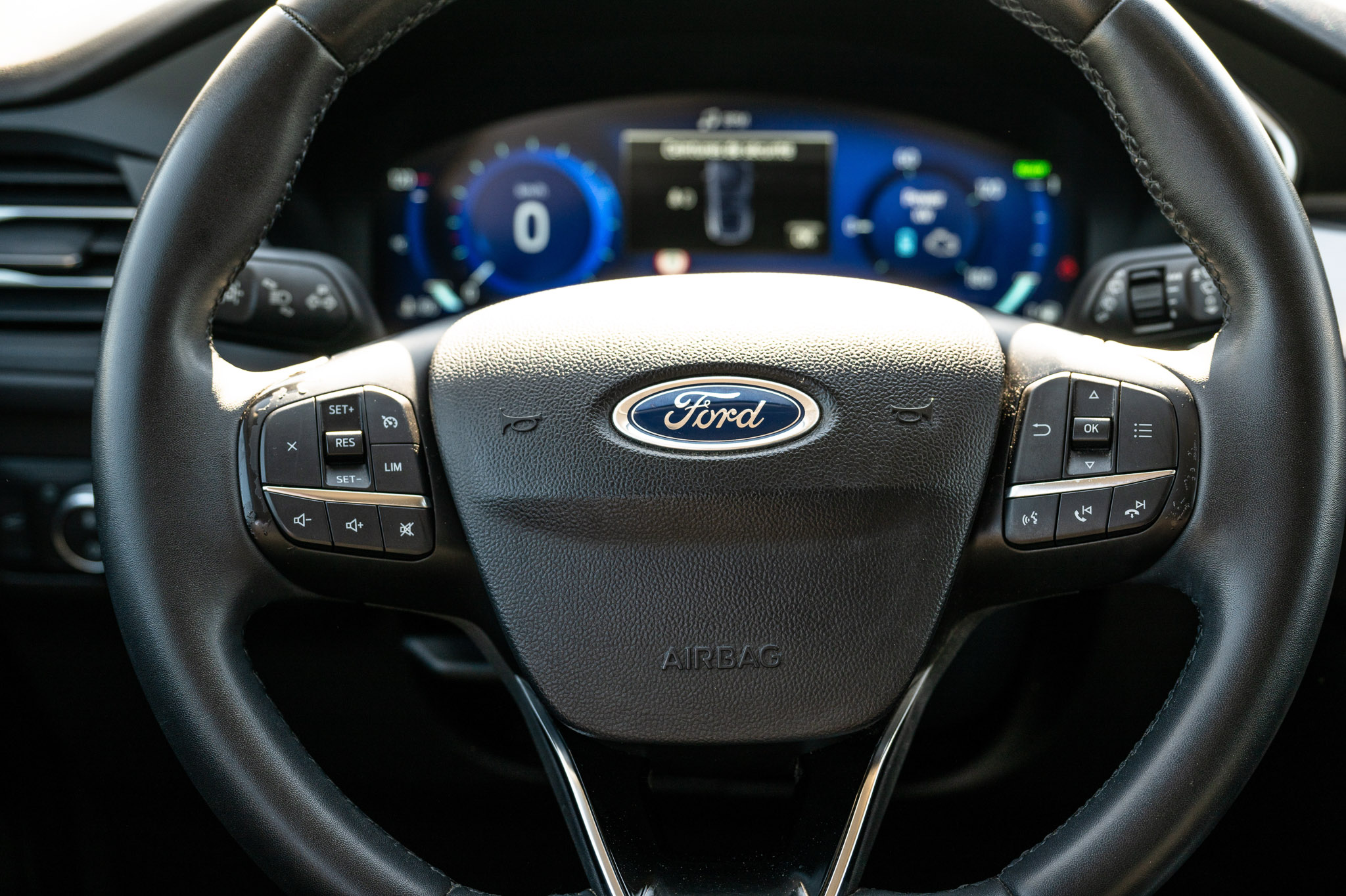 FORD KUGA 2.5 HYBRID FLEXIFUEL Titanium