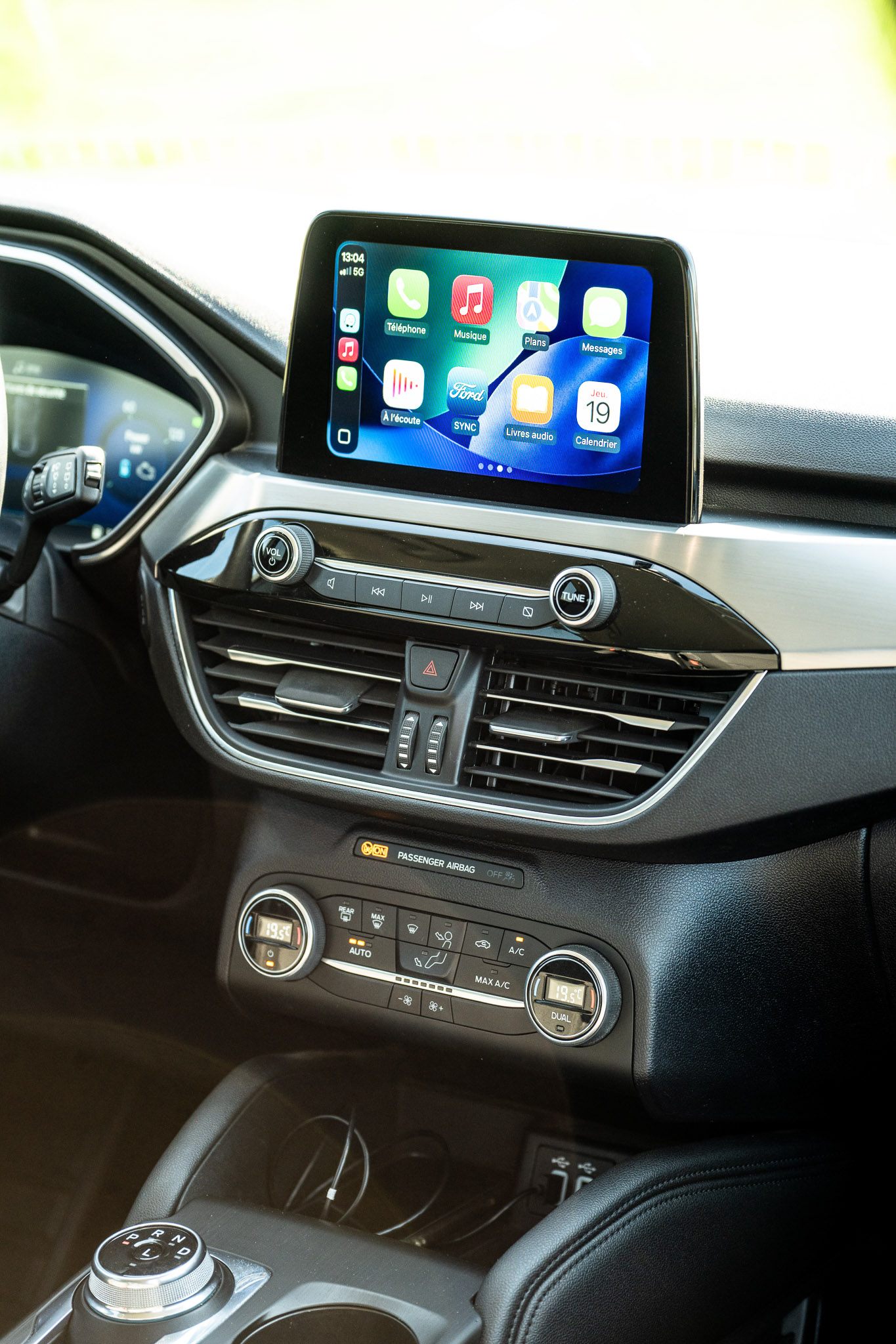 FORD KUGA 2.5 HYBRID FLEXIFUEL Titanium