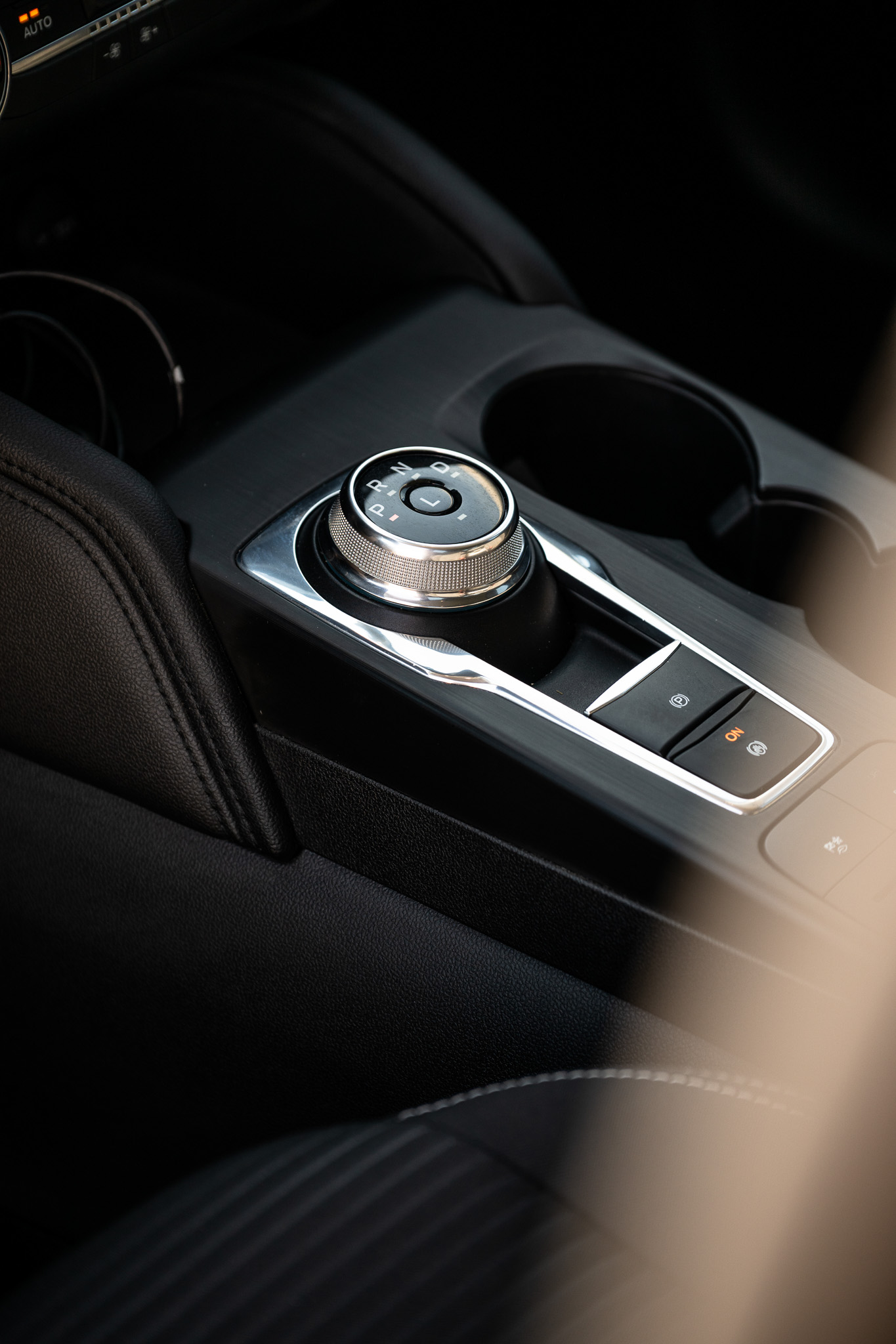 FORD KUGA 2.5 HYBRID FLEXIFUEL Titanium