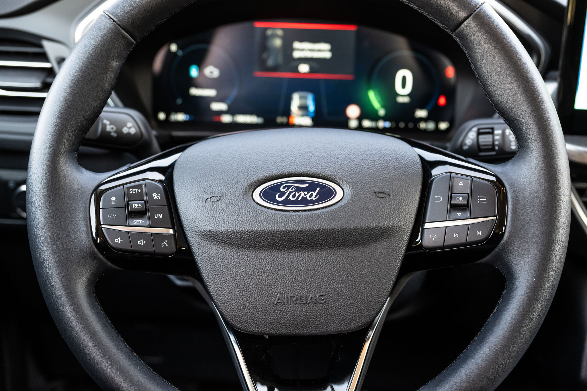 FORD KUGA 2.5 HYBRID FLEXIFUEL Titanium