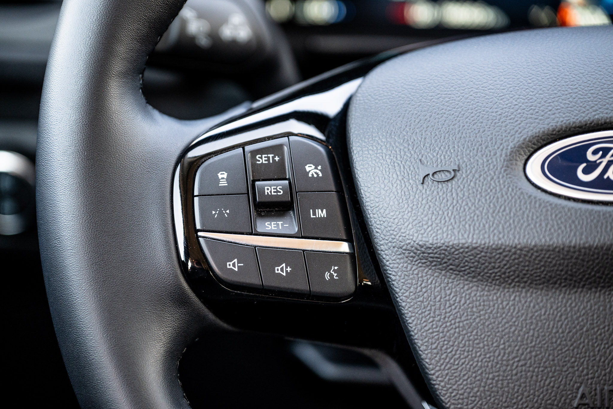 FORD KUGA 2.5 HYBRID FLEXIFUEL Titanium