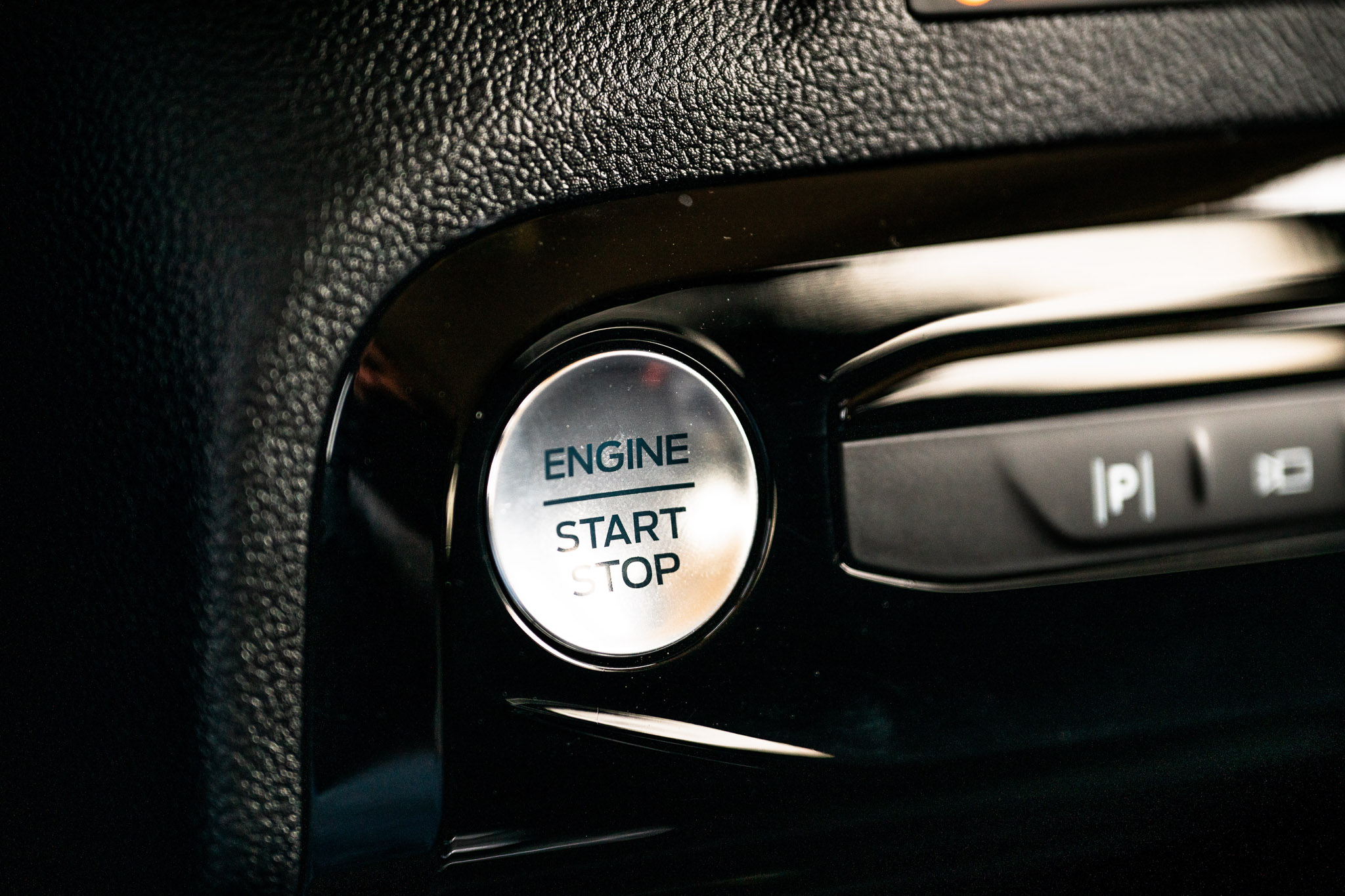 FORD KUGA 2.5 HYBRID FLEXIFUEL Titanium