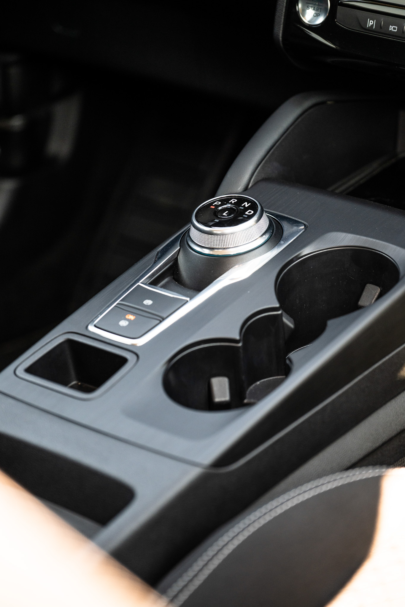 FORD KUGA 2.5 HYBRID FLEXIFUEL Titanium