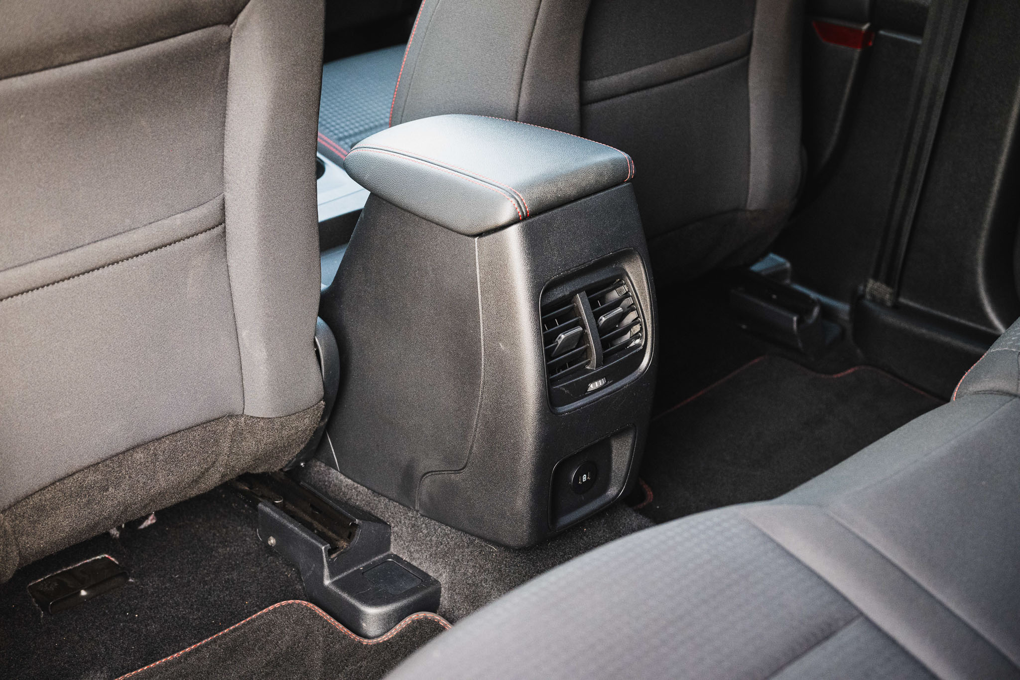 FORD KUGA 2.5 HYBRID FLEXIFUEL E85 ST-Line (V295-296)