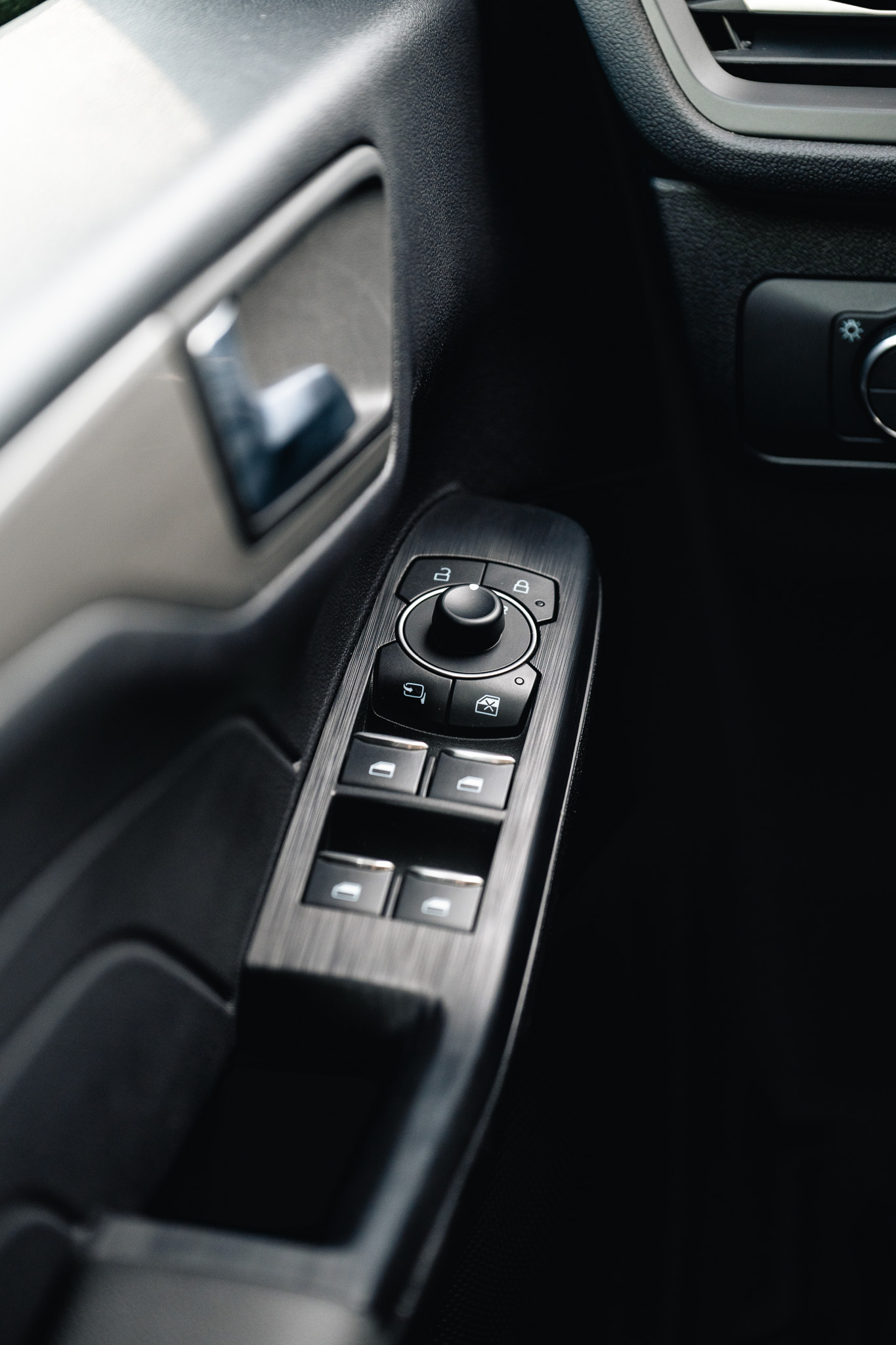 FORD KUGA 2.5 HYBRID FLEXIFUEL E85 Titanium (V300-506)