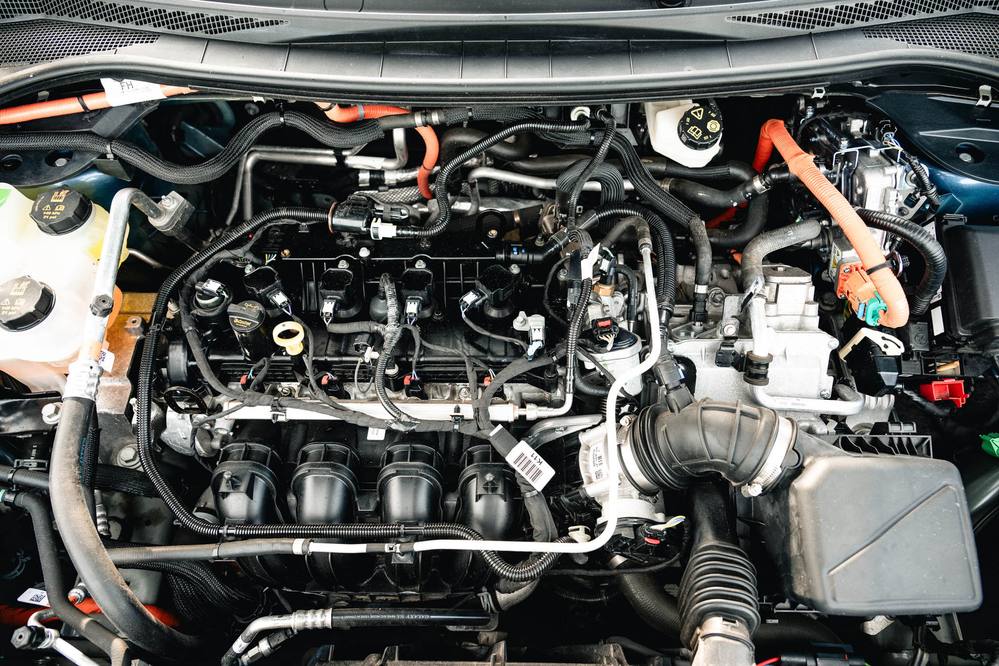 FORD KUGA 2.5 HYBRID FLEXIFUEL E85 Titanium (V300-506)