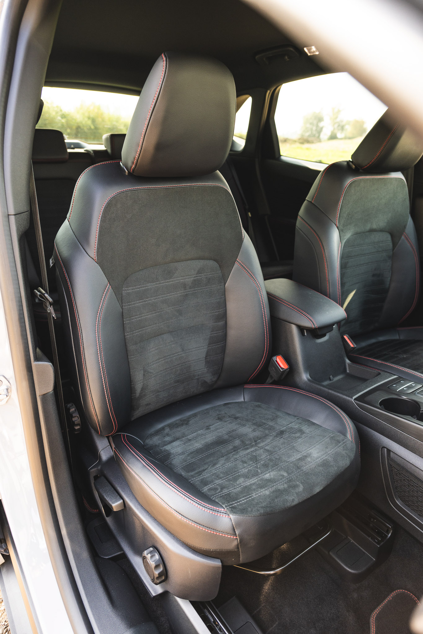 FORD KUGA 2.5 HYBRID FLEXIFUEL E85 GRAPHITE TECH EDITION (V322-748)