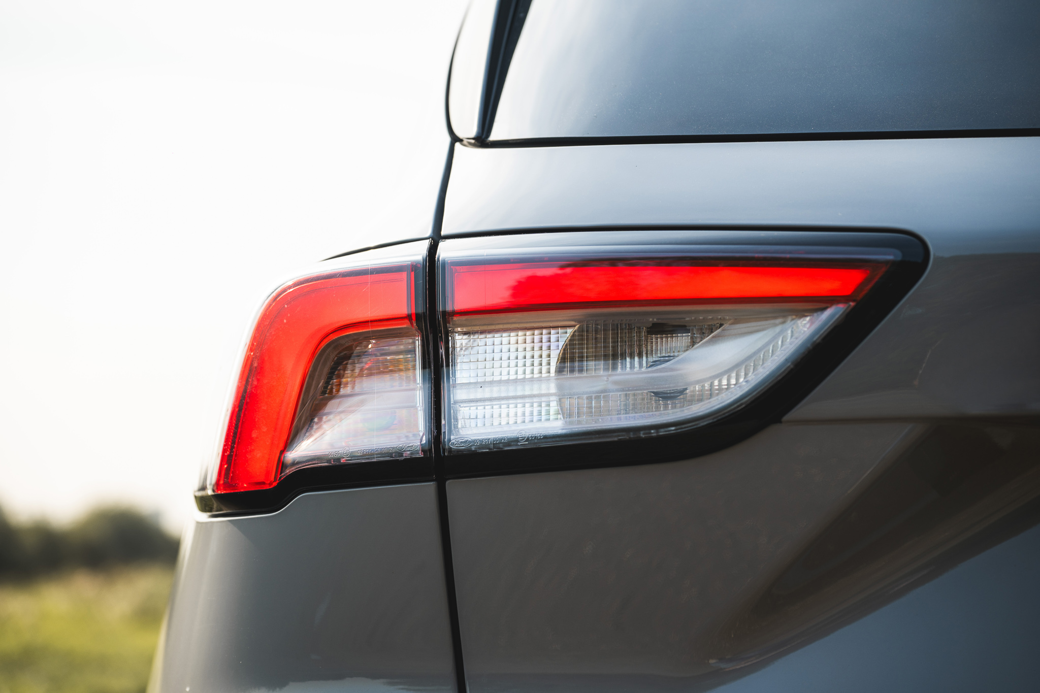 FORD KUGA 2.5 HYBRID FLEXIFUEL E85 GRAPHITE TECH EDITION (V322-748)