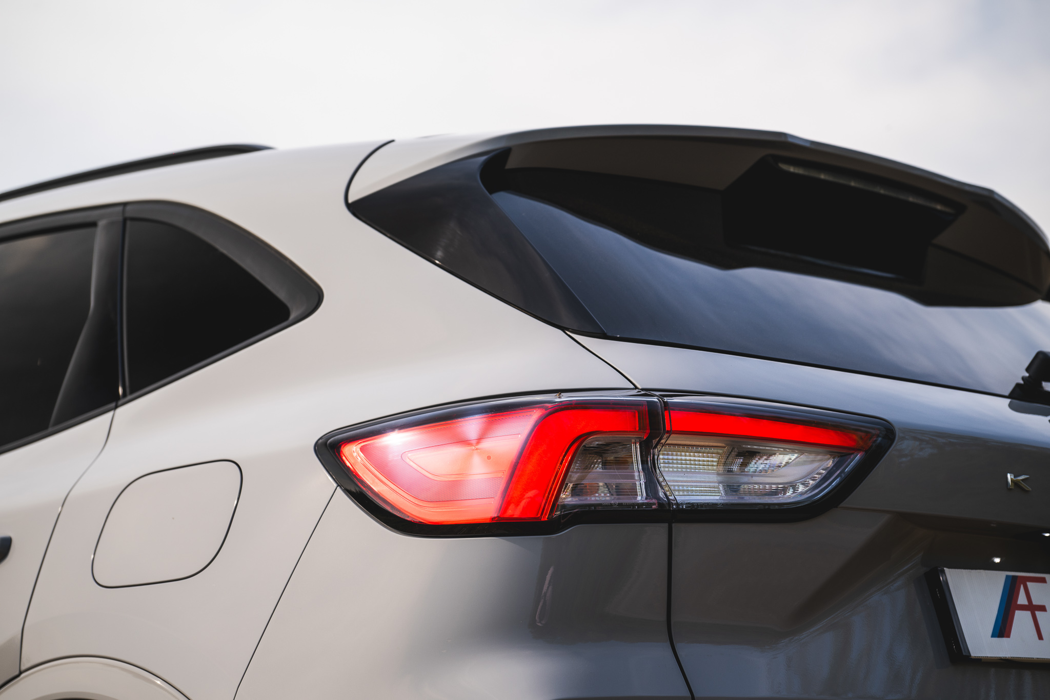 FORD KUGA 2.5 HYBRID FLEXIFUEL E85 GRAPHITE TECH EDITION (V322-748)